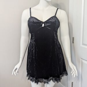 Black Velvet Hot Topic Slip Dress w/ Lace, Coffin, and Pockets - Size XL